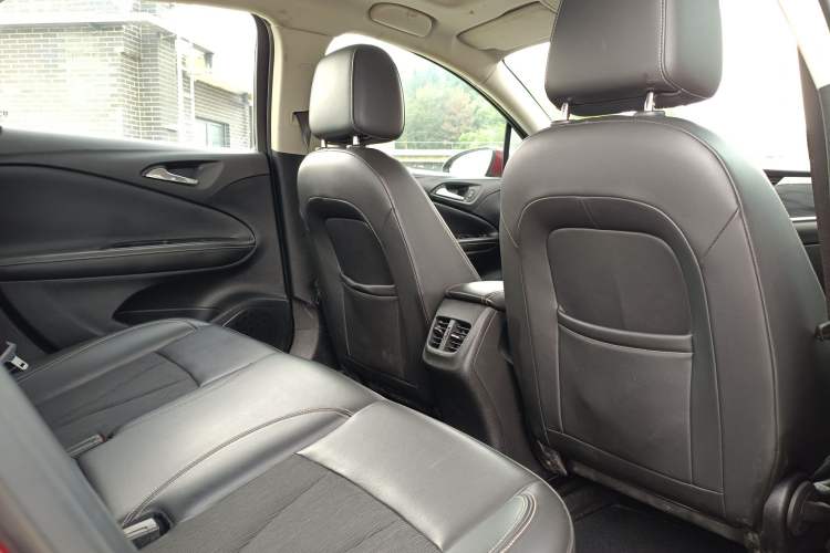 Used Buick Verano 2020 20T CVT Leading Edition Interior 4