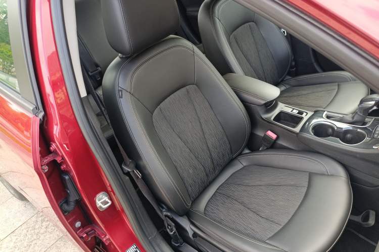 Used Buick Verano 2020 20T CVT Leading Edition Right Front Seat