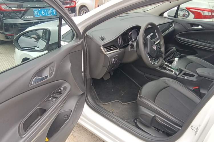 Used Buick Verano 2020 20T CVT Leading Edition Driver Seat