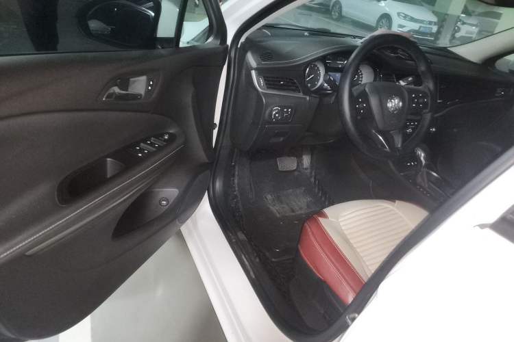 Used Buick Verano 2020 20T CVT Leading Edition Driver Seat
