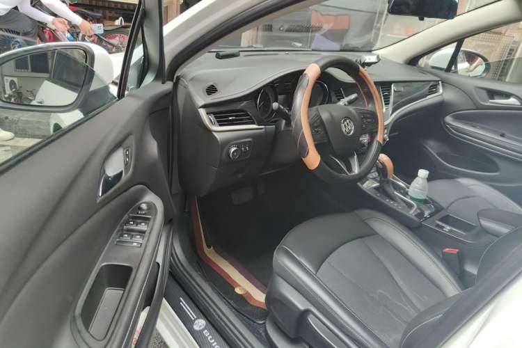 Used Buick Verano 2020 20T CVT Leading Edition Driver Seat