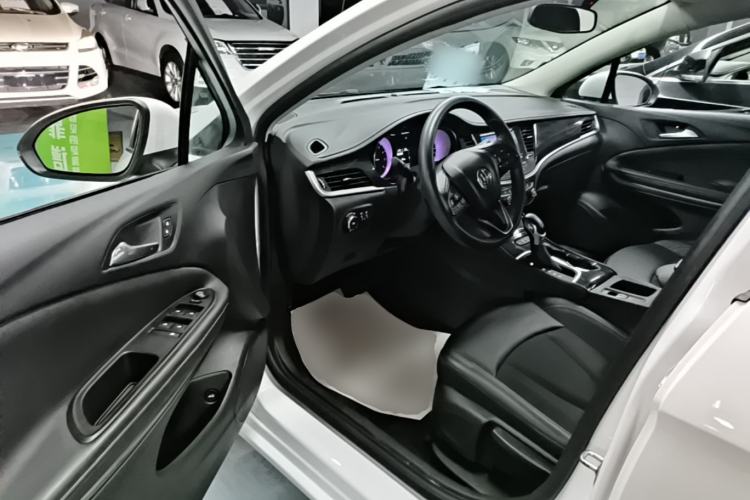 Used Buick Verano 2020 20T CVT Leading Edition Driver Seat
