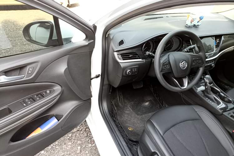 Used Buick Verano 2020 20T CVT Leading Edition Driver Seat