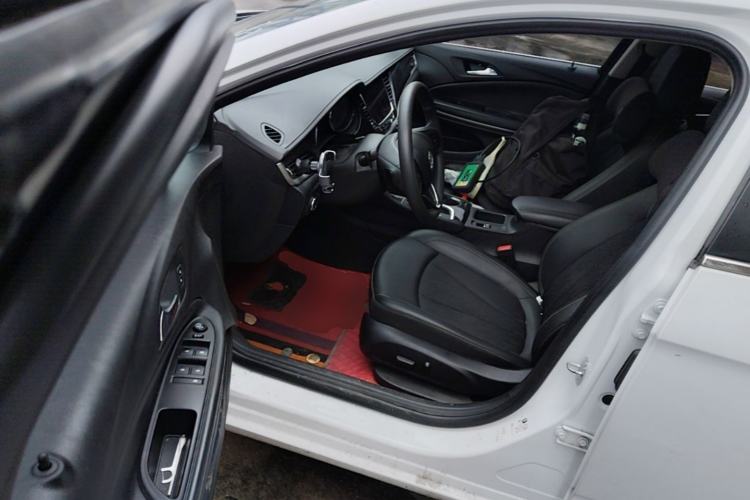 Used Buick Verano 2020 20T CVT Leading Edition Driver Seat