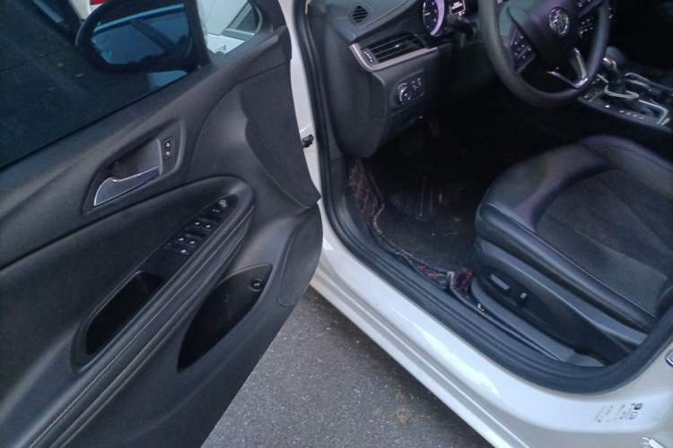 Used Buick Verano 2020 20T CVT Luxury Version Driver Seat