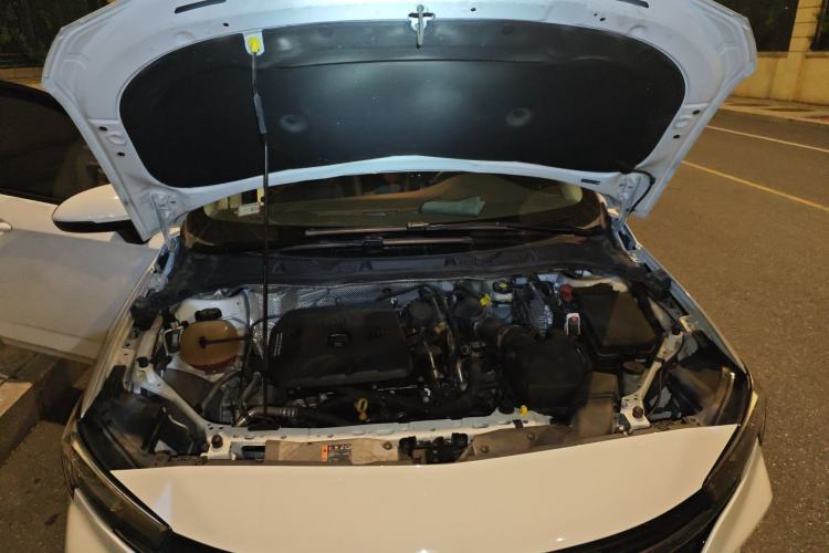 Used Buick Verano 2020 20T CVT Leading Edition Engine Bay