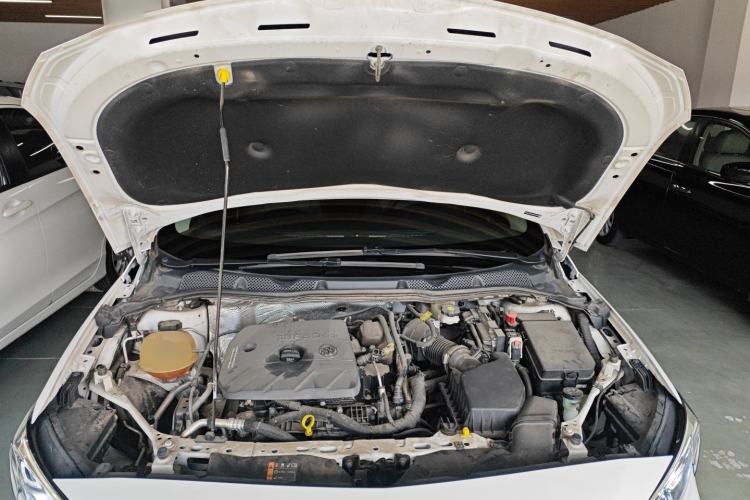 Used Buick Verano 2020 20T CVT Leading Edition Engine Bay