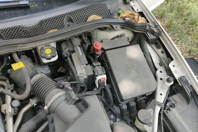 Used Buick Verano 2020 20T CVT Luxury Version Engine Bay Left