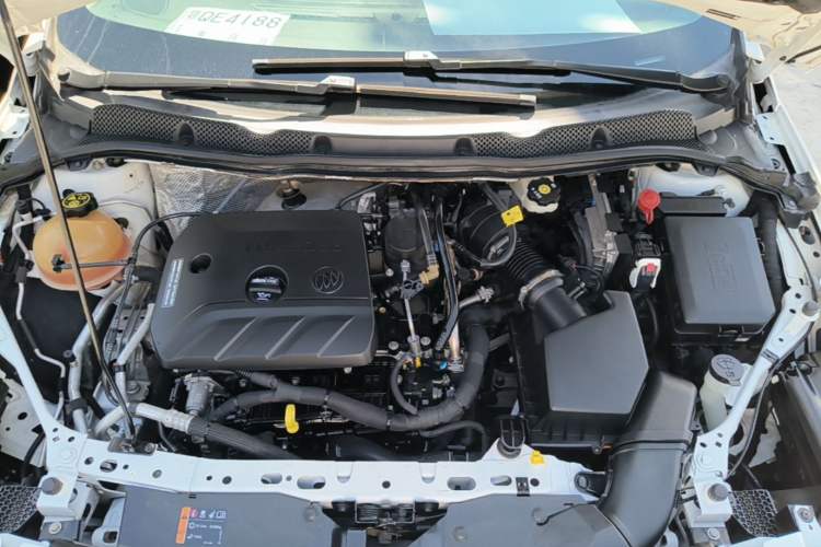 Used Buick Verano 2020 20T CVT Leading Edition Engine Bay