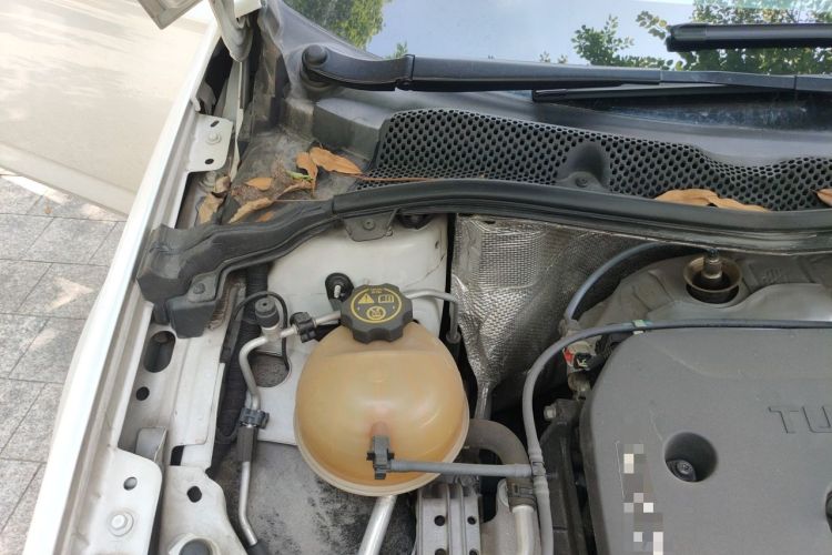 Used Buick Verano 2020 20T CVT Luxury Version Engine Bay Right