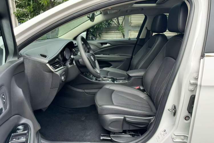 Used Buick Verano 2020 20T CVT Leading Edition Interior 1