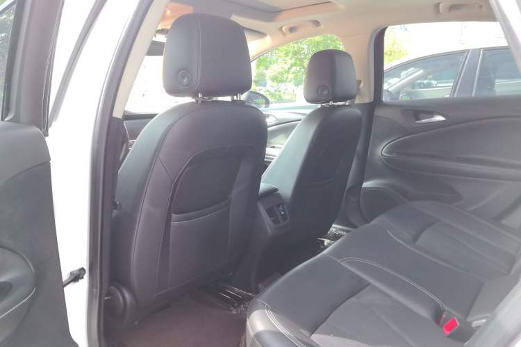 Used Buick Verano 2020 20T CVT Leading Edition Interior 2