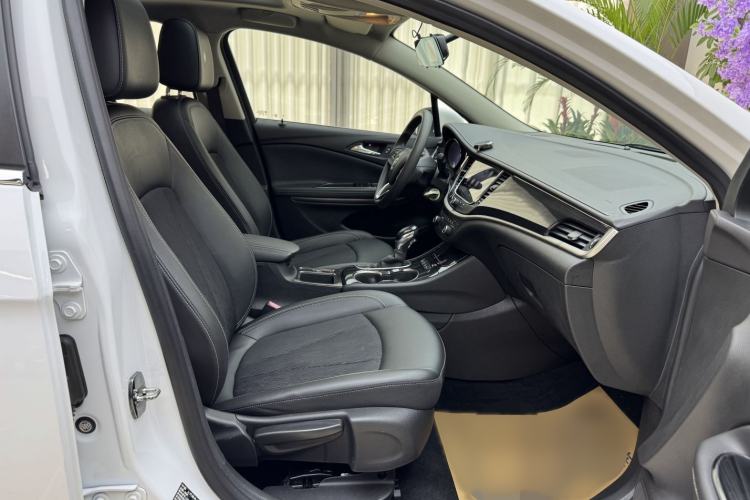 Used Buick Verano 2020 20T CVT Leading Edition Interior 4