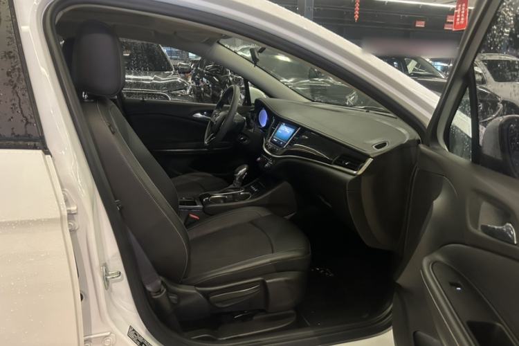 Used Buick Verano 2020 20T CVT Leading Edition Interior 4