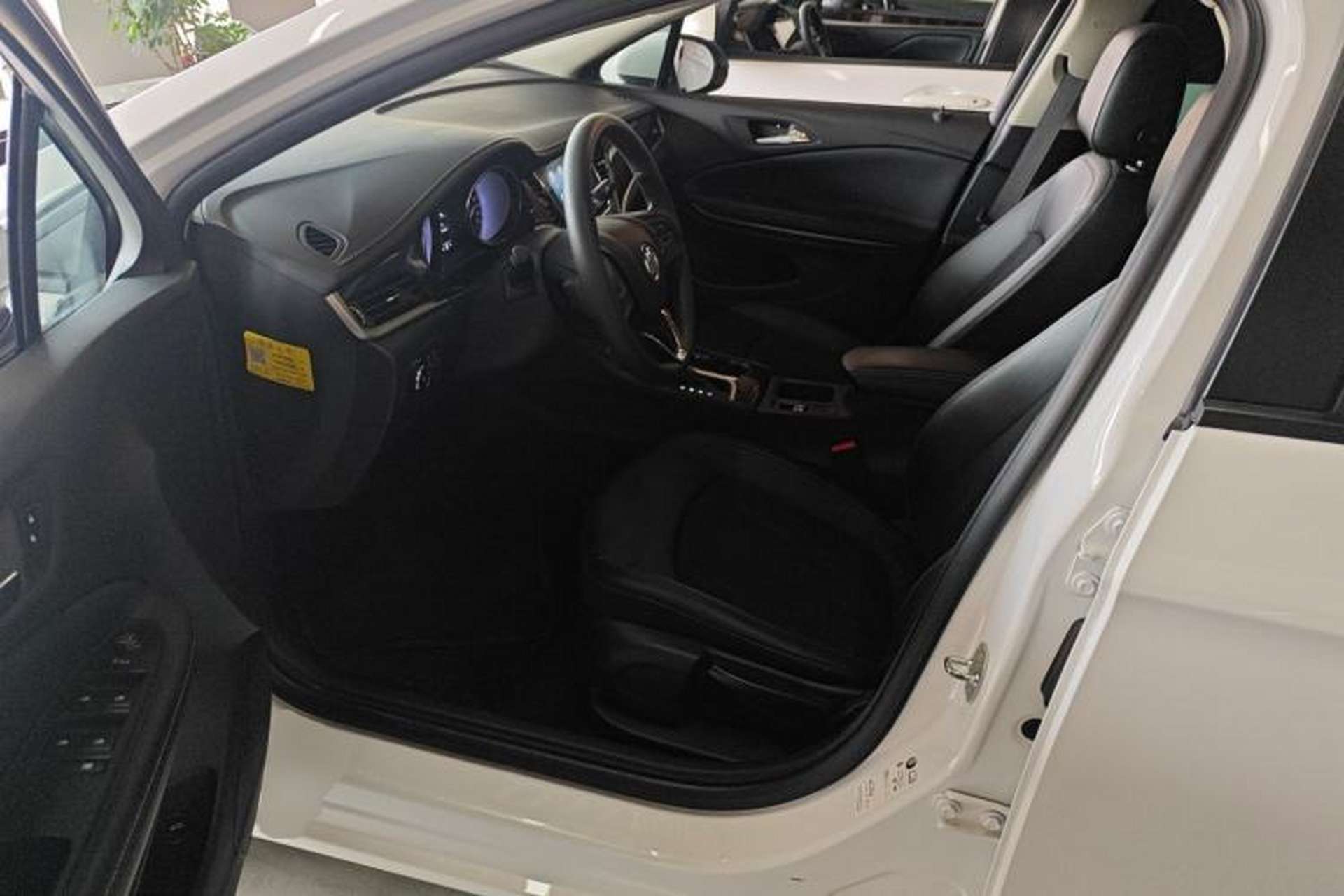 Used Buick Verano 2020 20T CVT Leading Edition Left Front Seat