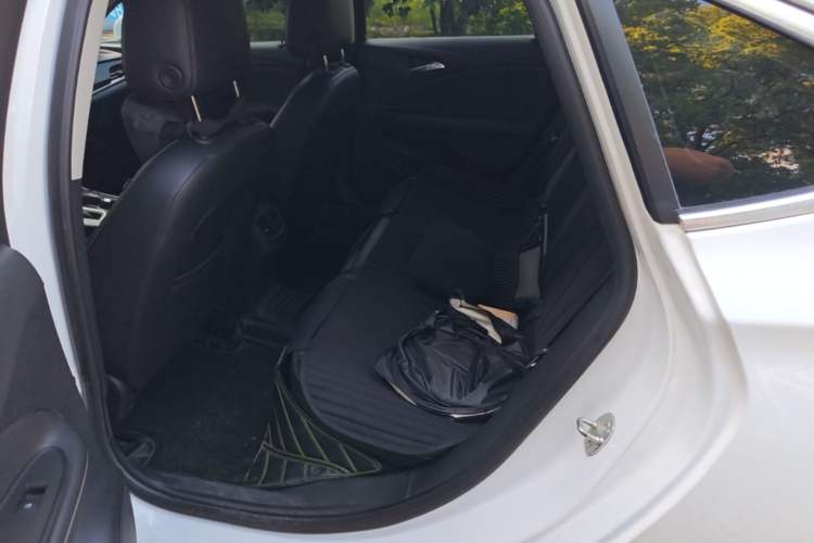 Used Buick Verano 2020 20T CVT Luxury Version Left Rear Seat
