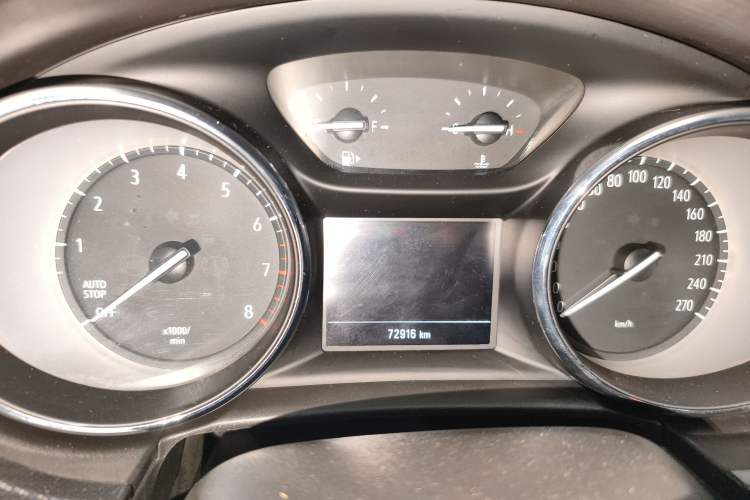 Used Buick Verano 2020 20T CVT Leading Edition Odometer Close Up