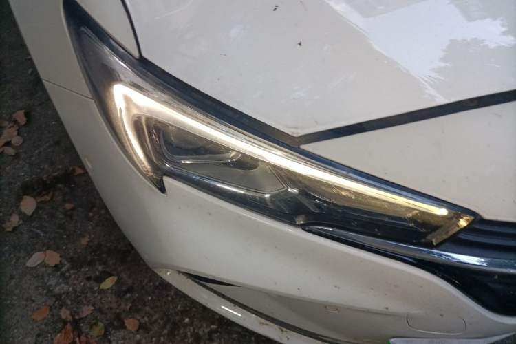Used Buick Verano 2020 20T CVT Luxury Version Right Front Headlight