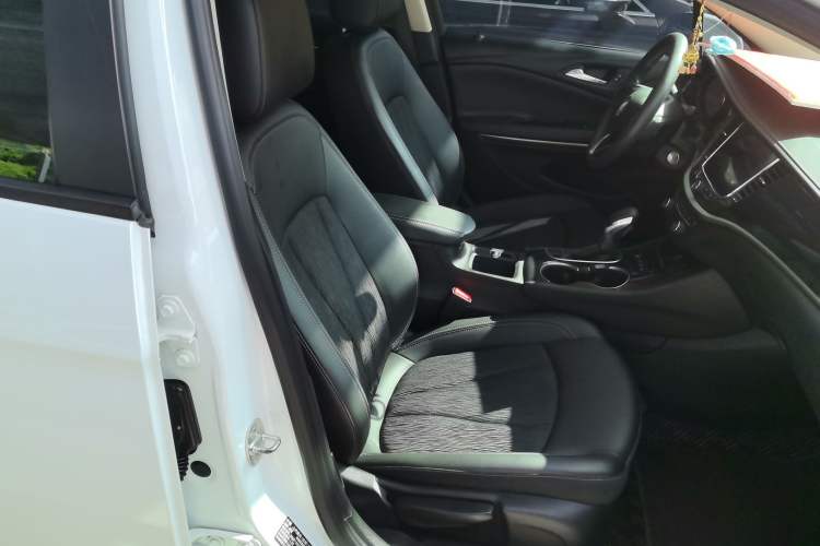 Used Buick Verano 2020 20T CVT Leading Edition Right Front Seat