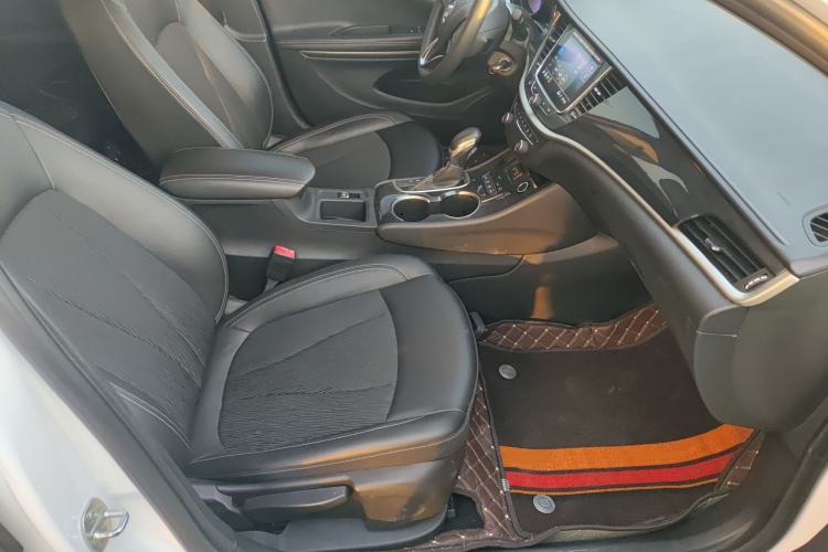 Used Buick Verano 2020 20T CVT Leading Edition Right Front Seat