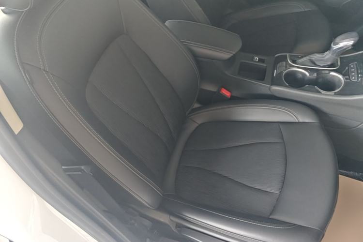 Used Buick Verano 2020 20T CVT Leading Edition Right Front Seat