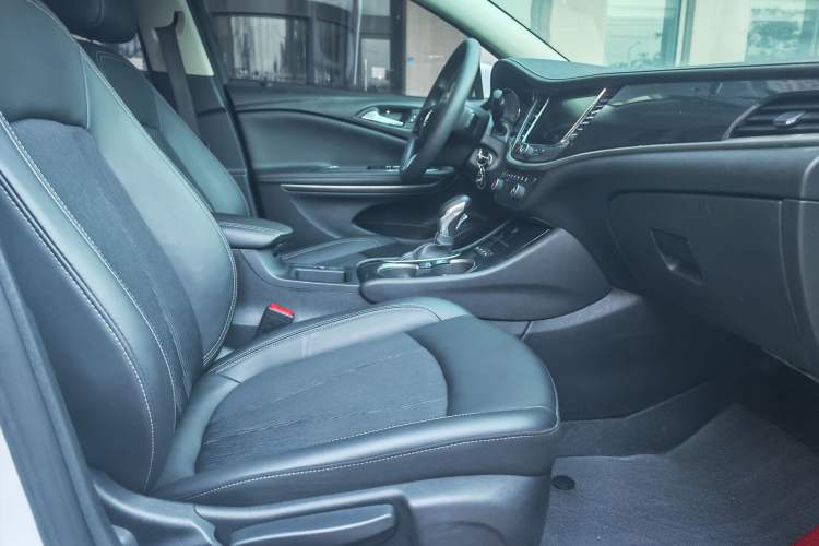 Used Buick Verano 2020 20T CVT Leading Edition Right Front Seat
