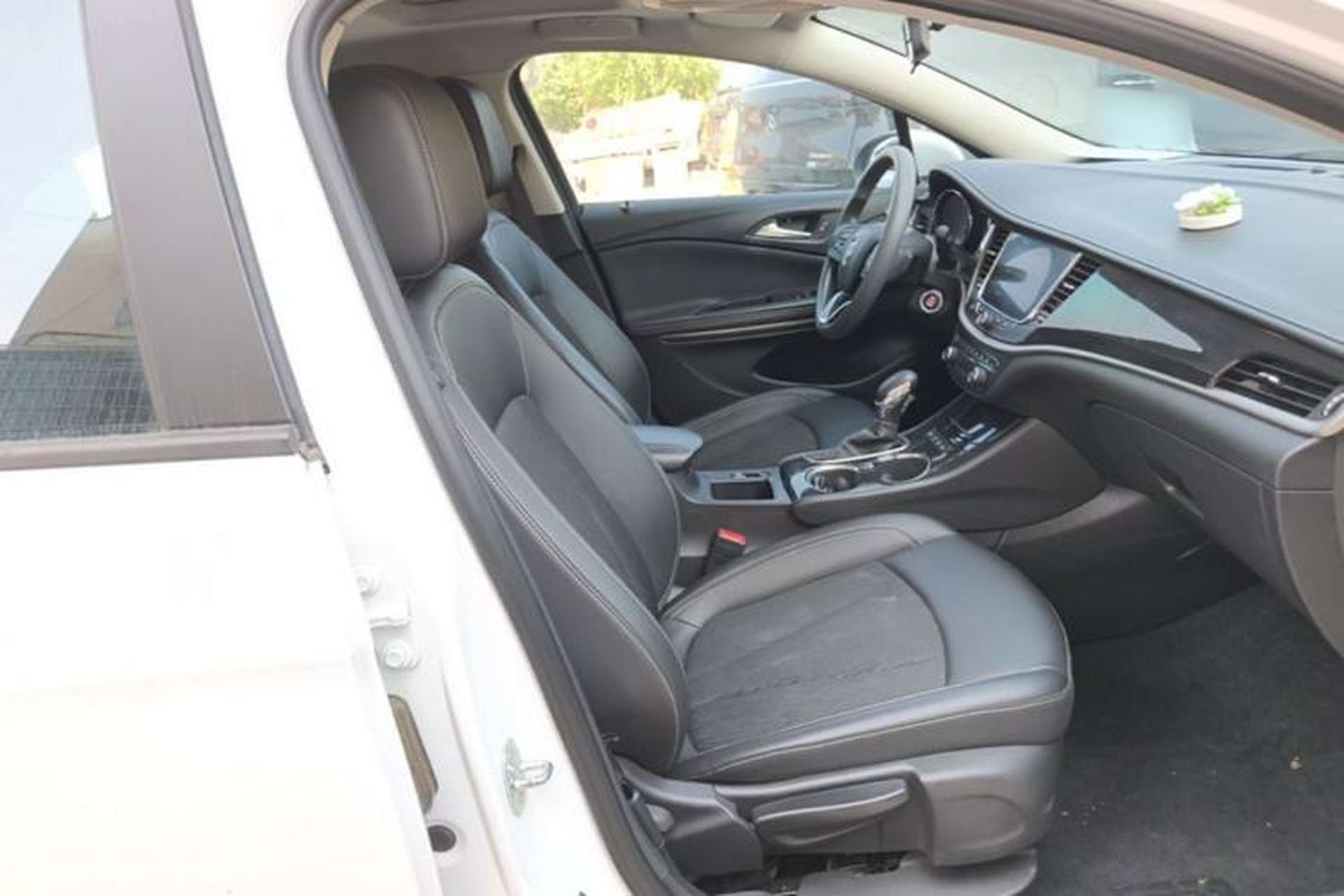 Used Buick Verano 2020 20T CVT Leading Edition Right Front Seat