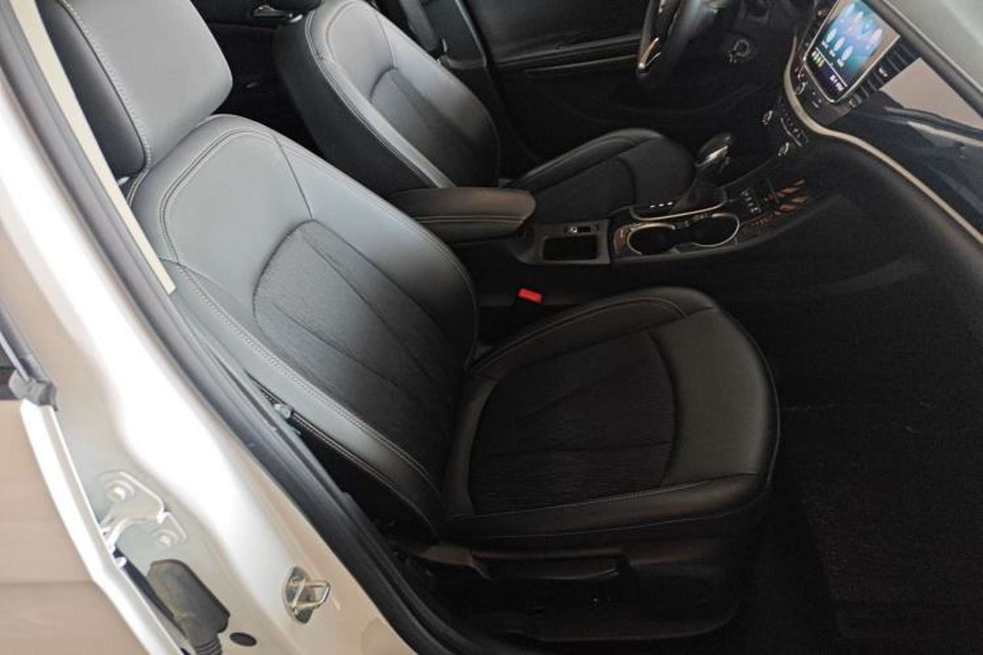 Used Buick Verano 2020 20T CVT Leading Edition Right Front Seat