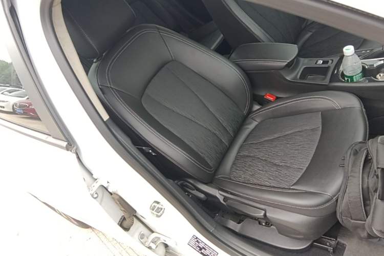 Used Buick Verano 2020 20T CVT Leading Edition Right Front Seat