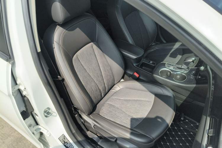 Used Buick Verano 2020 20T CVT Leading Edition Right Front Seat