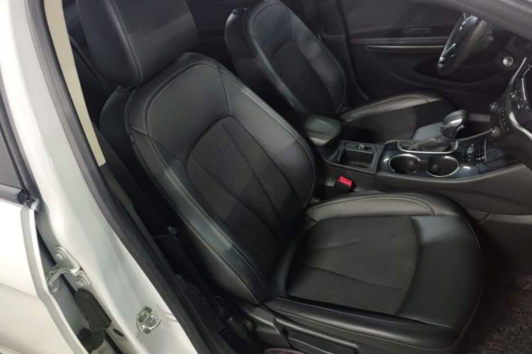 Used Buick Verano 2020 20T CVT Leading Edition Right Front Seat