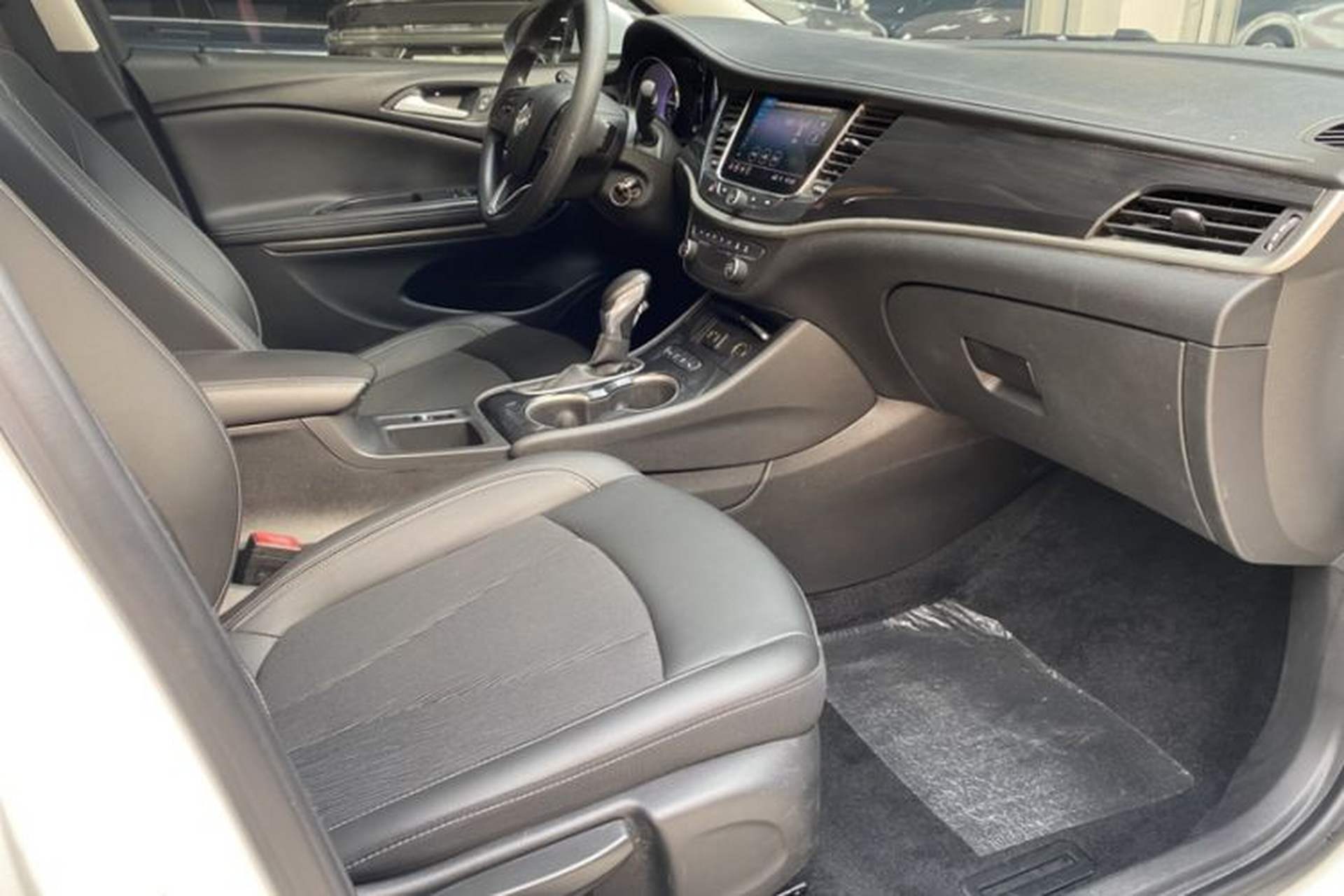 Used Buick Verano 2020 20T CVT Leading Edition Right Front Seat