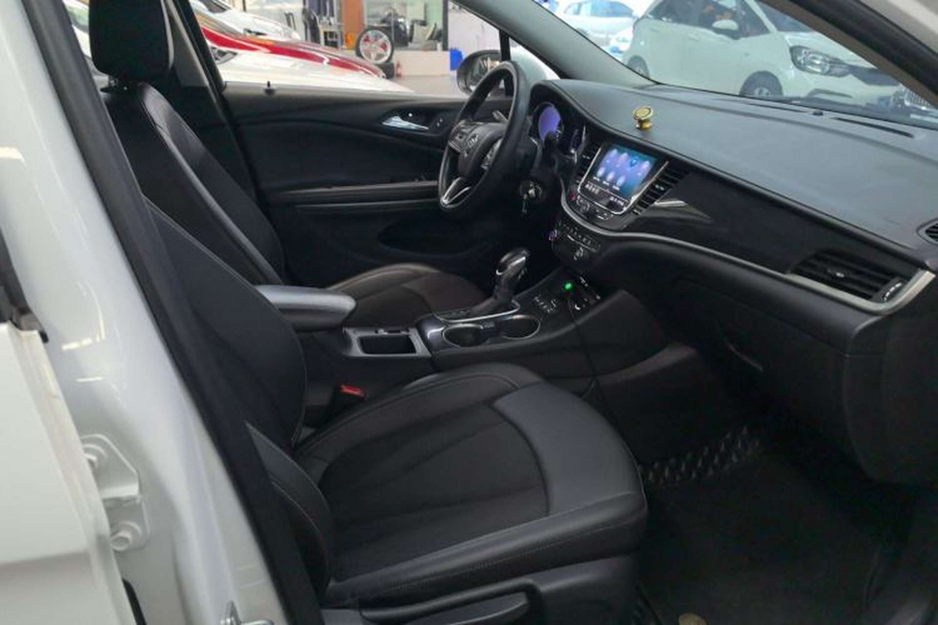 Used Buick Verano 2020 20T CVT Leading Edition Right Front Seat