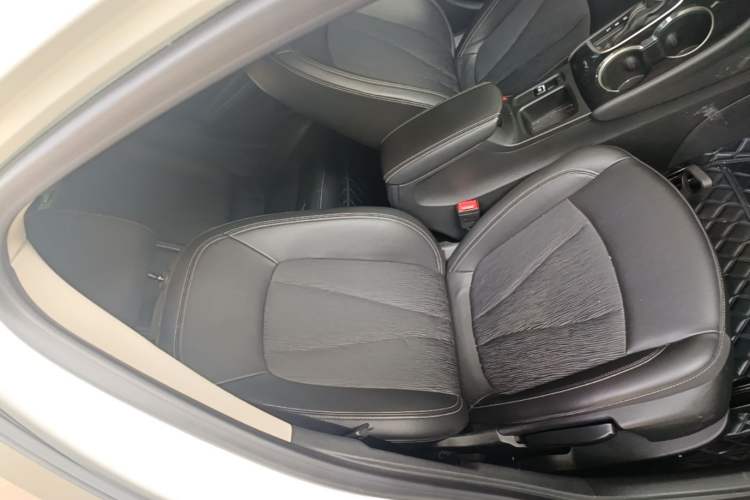 Used Buick Verano 2020 20T CVT Leading Edition Right Front Seat