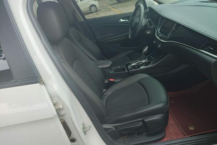 Used Buick Verano 2020 20T CVT Leading Edition Right Front Seat