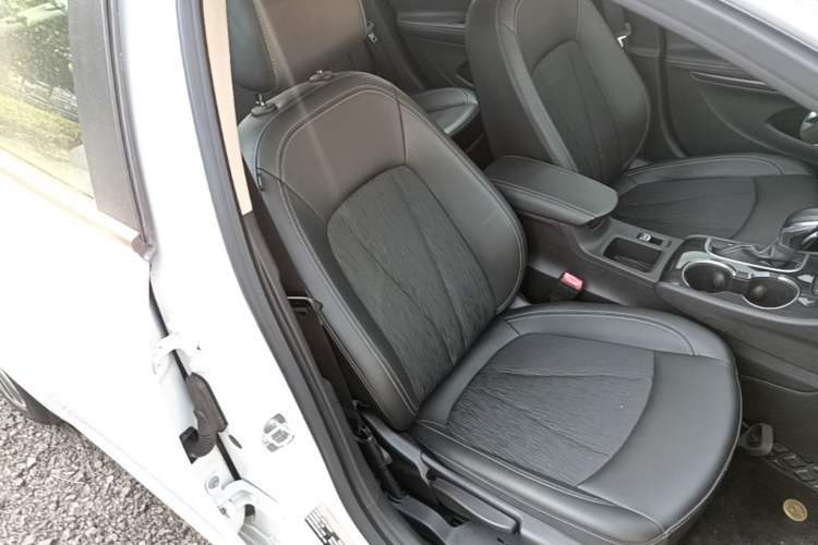 Used Buick Verano 2020 20T CVT Leading Edition Right Front Seat