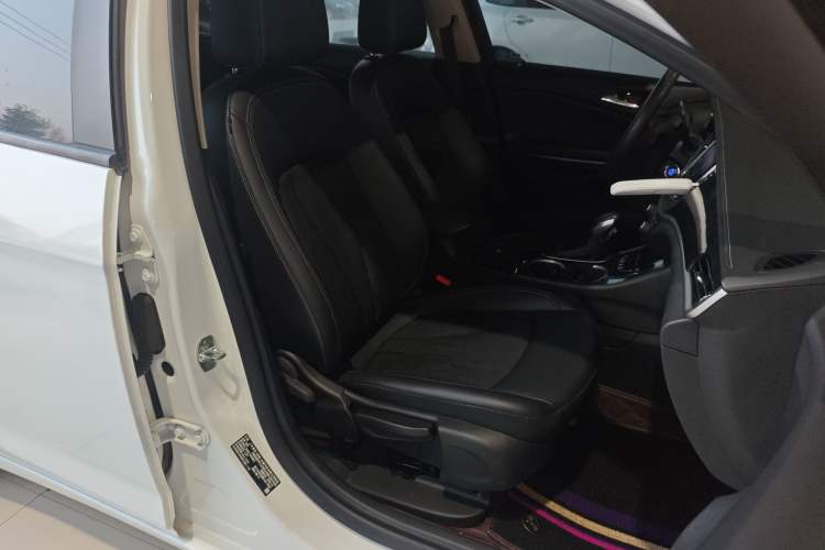 Used Buick Verano 2020 20T CVT Leading Edition Right Front Seat