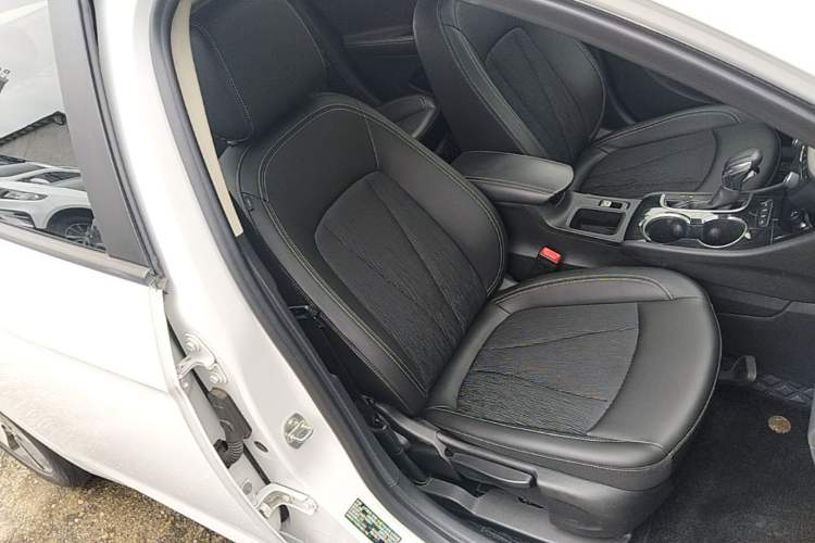 Used Buick Verano 2020 20T CVT Leading Edition Right Front Seat