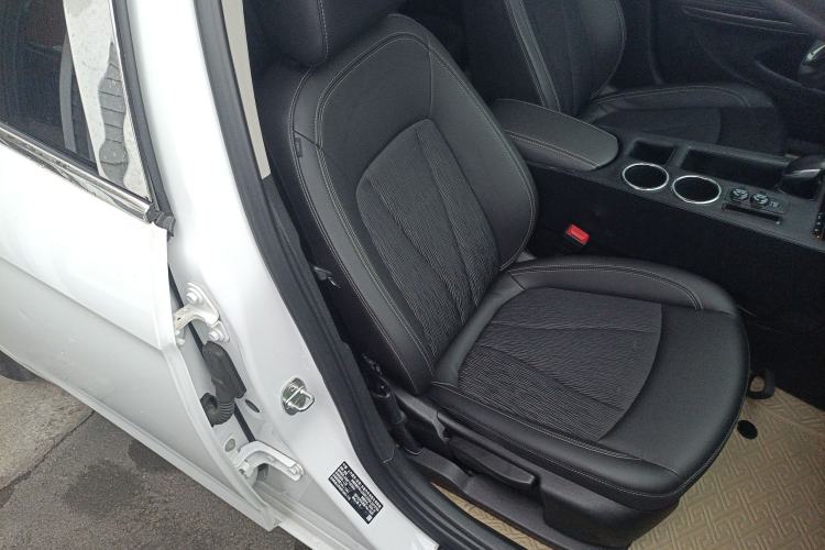 Used Buick Verano 2020 20T CVT Leading Edition Right Front Seat