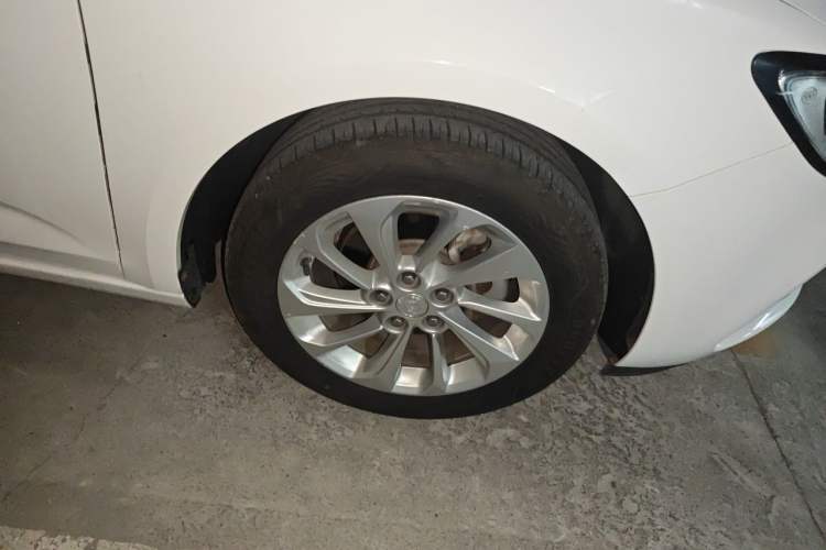 Used Buick Verano 2020 15T Automatic Trend Edition Right Front Wheel Hub