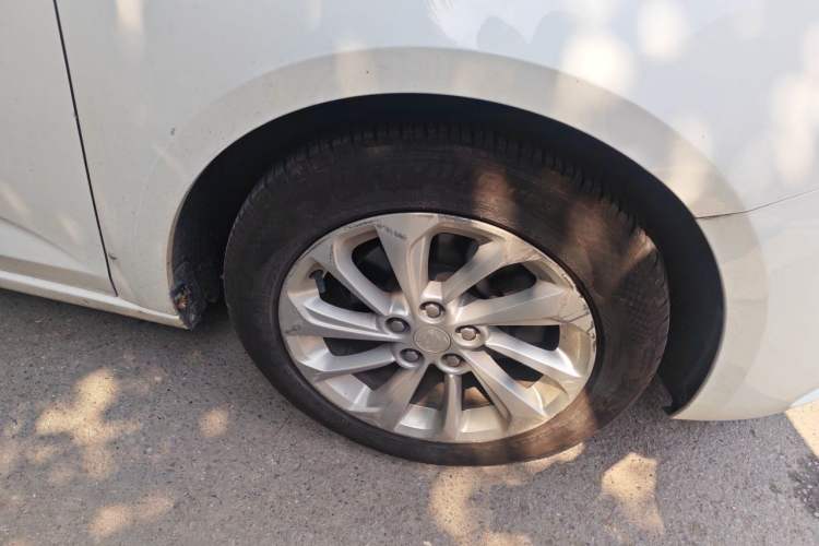 Used Buick Verano 2020 15T Automatic Trend Edition Right Front Wheel Hub