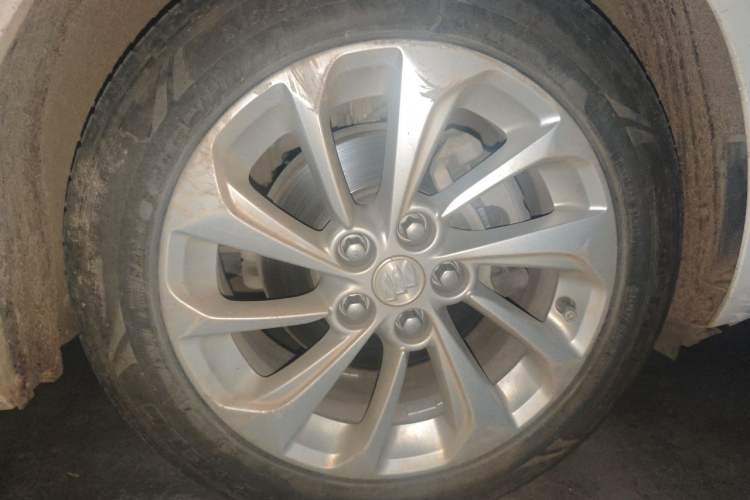 Used Buick Verano 2020 15T Automatic Trend Edition Right Front Wheel Hub