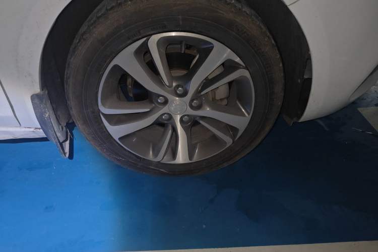 Used Buick Verano 2020 20T CVT Leading Edition Right Front Wheel Hub