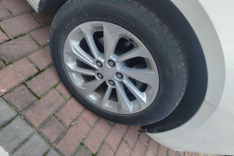 Used Buick Verano 2020 15T Automatic Trend Edition Right Front Wheel Hub