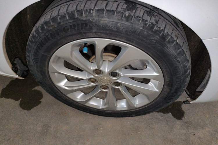Used Buick Verano 2020 15T Automatic Trend Edition Right Front Wheel Hub