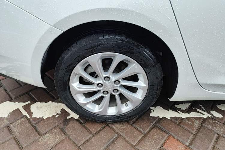 Used Buick Verano 2020 15T Automatic Trend Edition Right Rear Wheel Hub