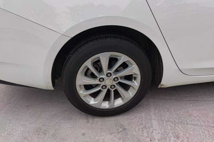 Used Buick Verano 2020 15T Automatic Trend Edition Right Rear Wheel Hub