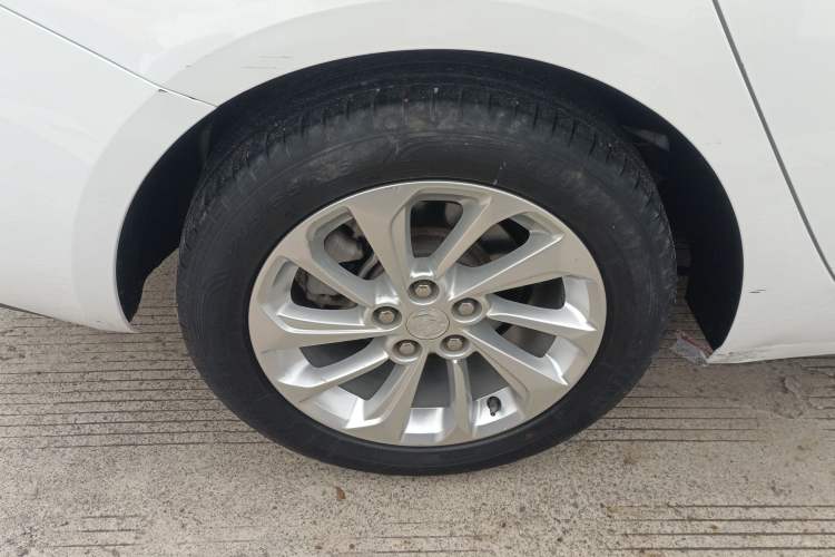 Used Buick Verano 2020 15T Automatic Trend Edition Right Rear Wheel Hub