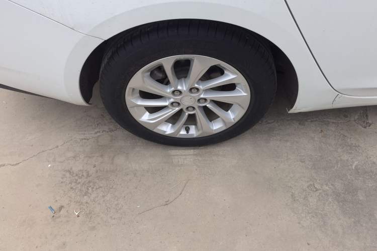 Used Buick Verano 2020 15T Automatic Trend Edition Right Rear Wheel Hub