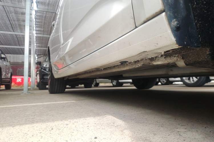 Used Buick Verano 2020 20T CVT Luxury Version Right Side Sill